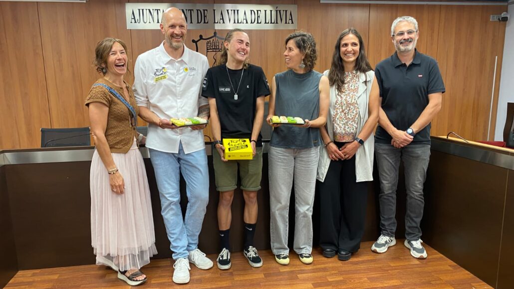 Llívia homenatja a la ciclista local Paula Blasi pel seu triomf a La Vuelta Femenina i l’Amstel Gold Race